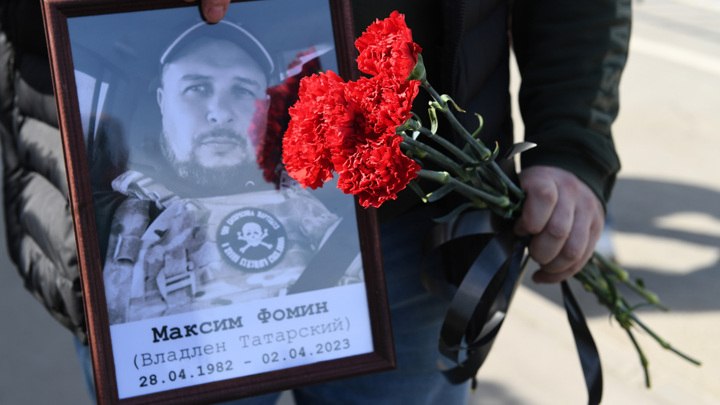 Матери Татарского передали медаль "За освобождение Мариуполя"