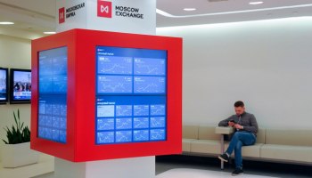 Курс евро на Мосбирже превысил 102 рубля впервые с 6 июля