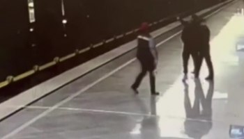 Гулявший по рельсам метро в Москве мужчина получил трое суток ареста